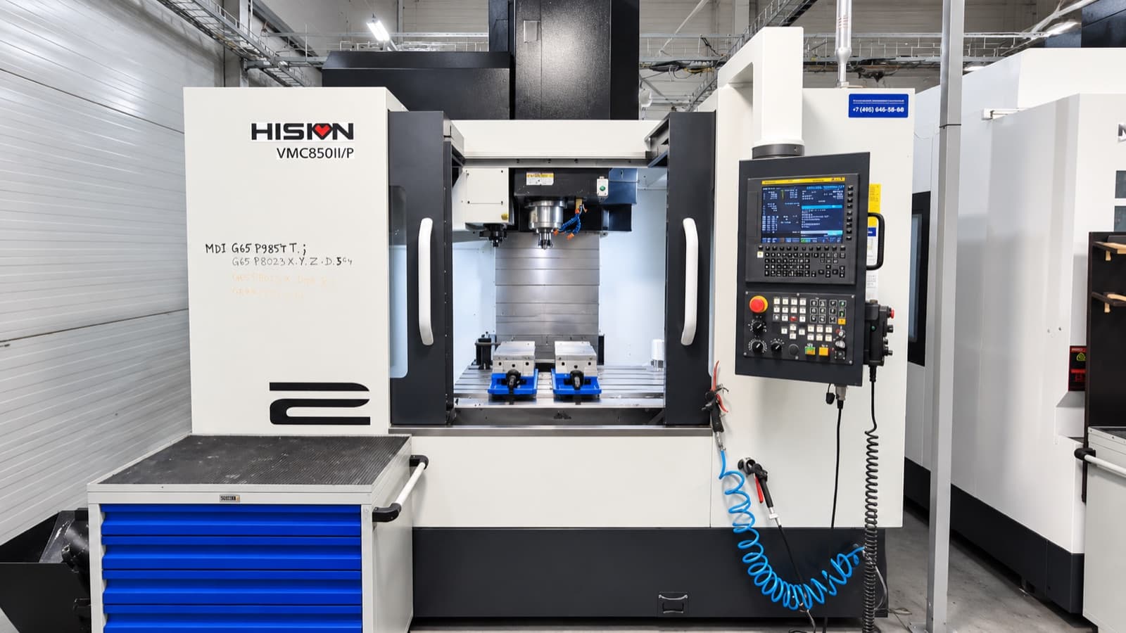 Рабочая зона HISION VMC850II/P с двумя тисками
