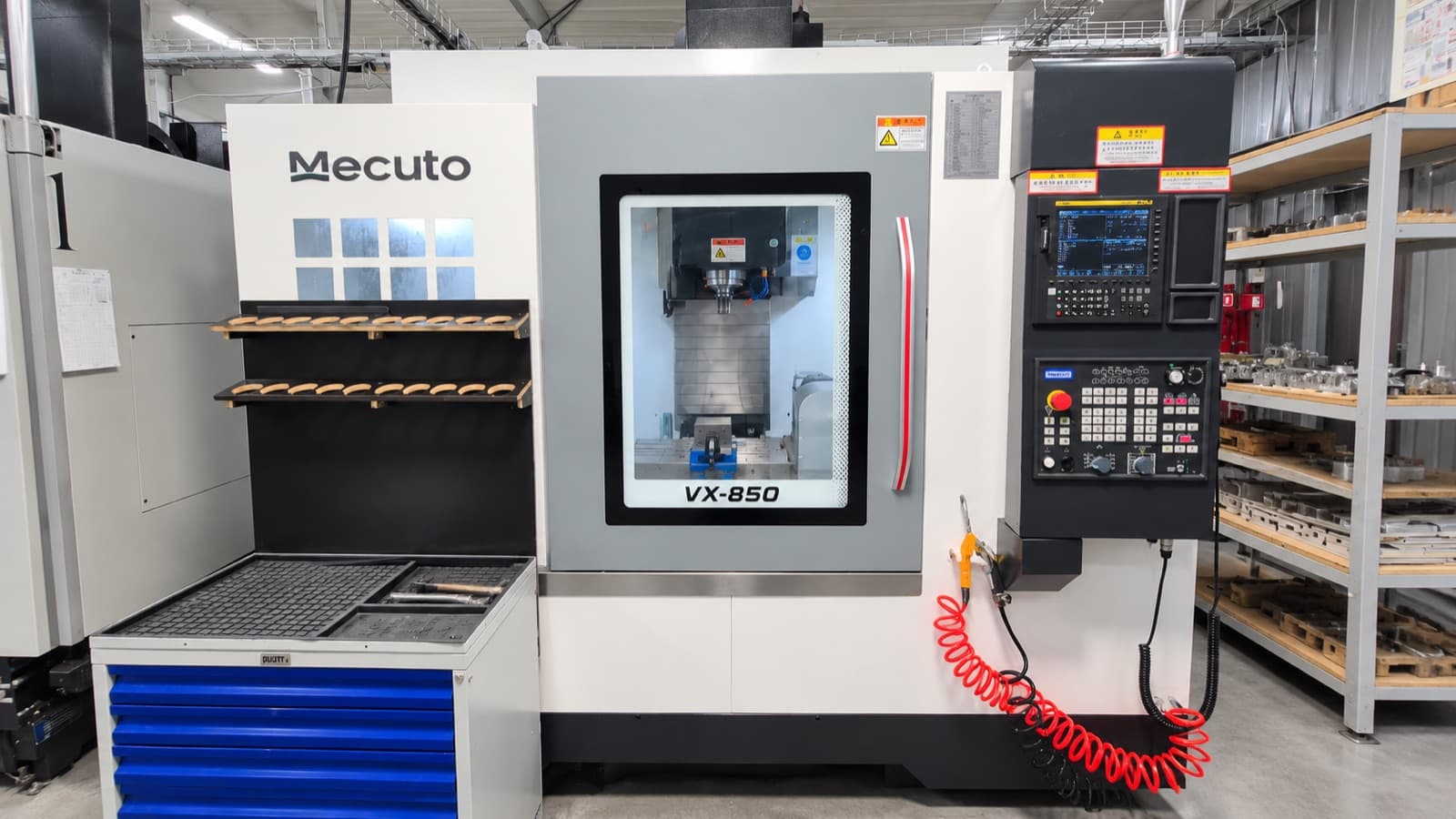Обрабатывающий центр Mecuto VX-850 в цехе