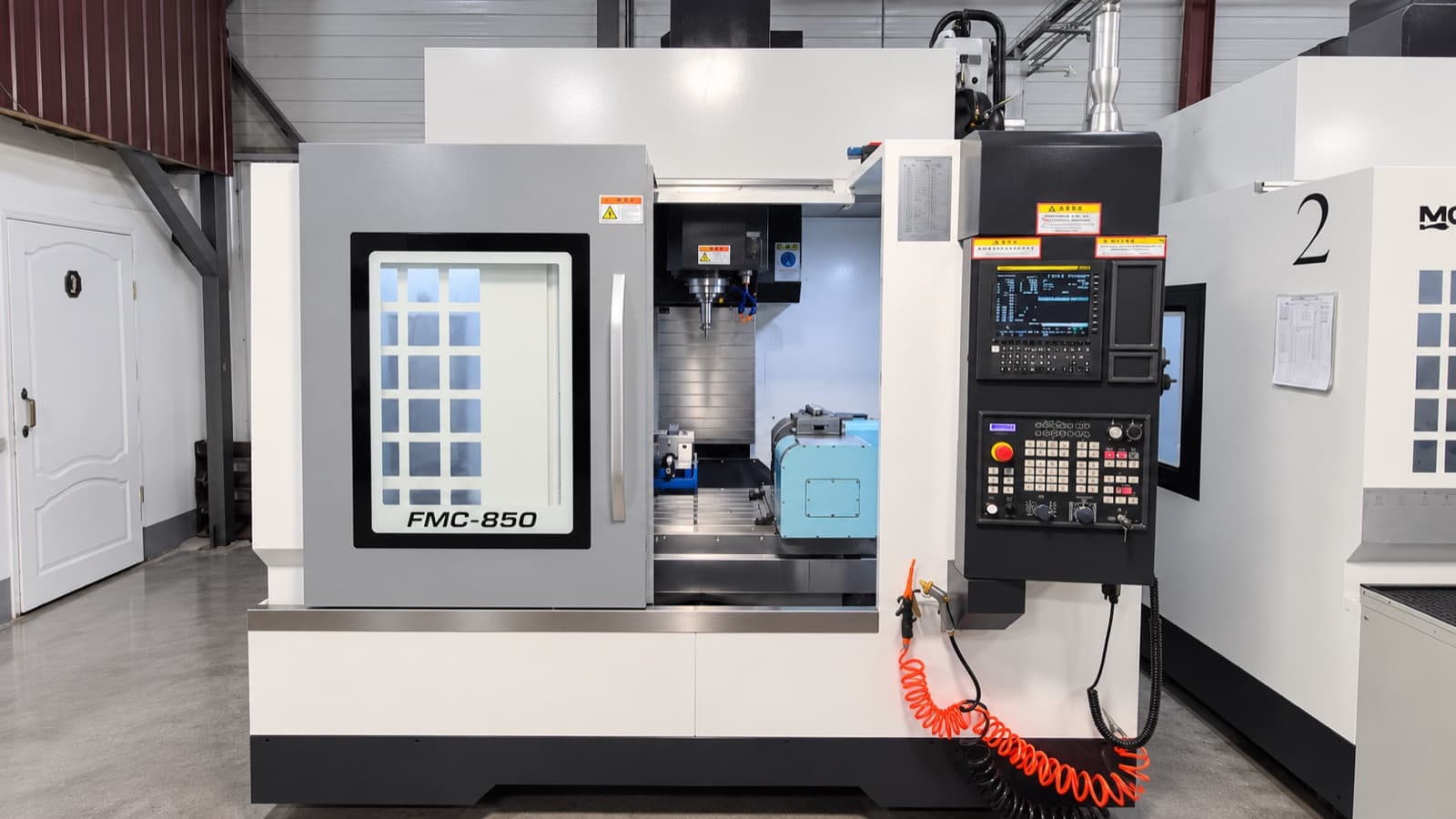 Рабочая зона OTURN FMC-850 с поворотным столом